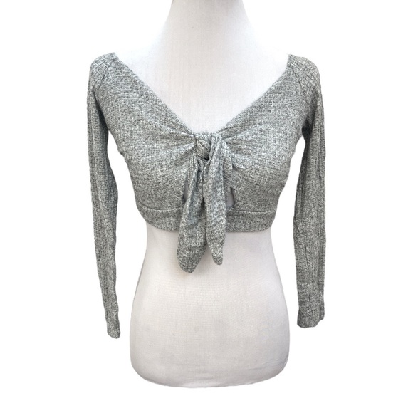 Akira Cropped Sweater with Keyhole in Front Gray Size Small - Picture 1 of 9